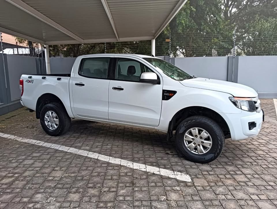2016 Ford  Ranger 2.2 XLS D/C 6 speed manual 4X4 (Service History)