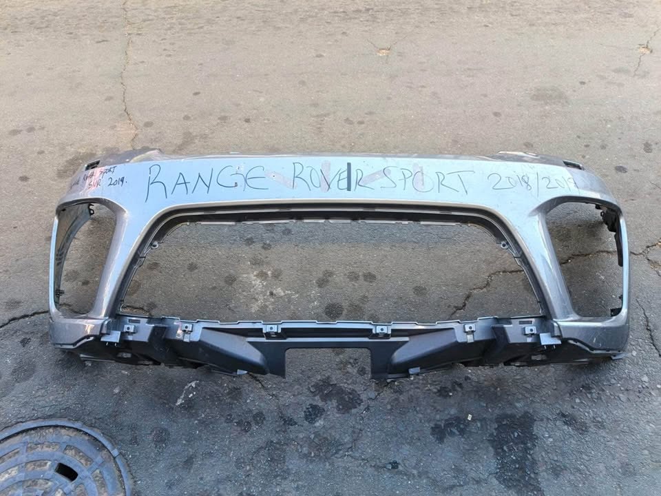 Land Rover Range Rover Sport SVR Bumper 2018 - Private Seller Land Rover Range Rover Sport SVR Bumper 2018 - Private Seller
