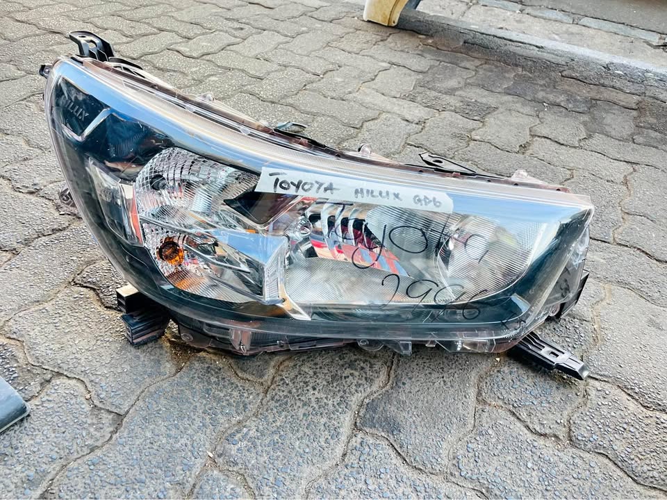 Toyota Hilux GD6 headlight - Private Seller Toyota Hilux GD6 headlight - Private Seller
