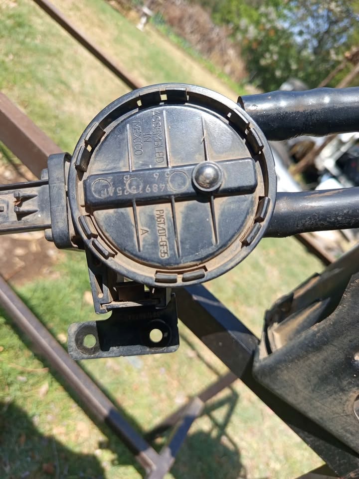 Used 2006 Jeep Cherokee KJ series evap fuel vapor charcoal canister + purge control valve - Private Seller