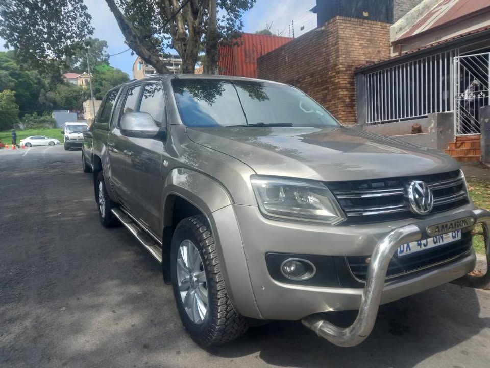 2016 VW Amarok Double Cab 2.0 Tdi Diesel Automatic 4x4, Gold