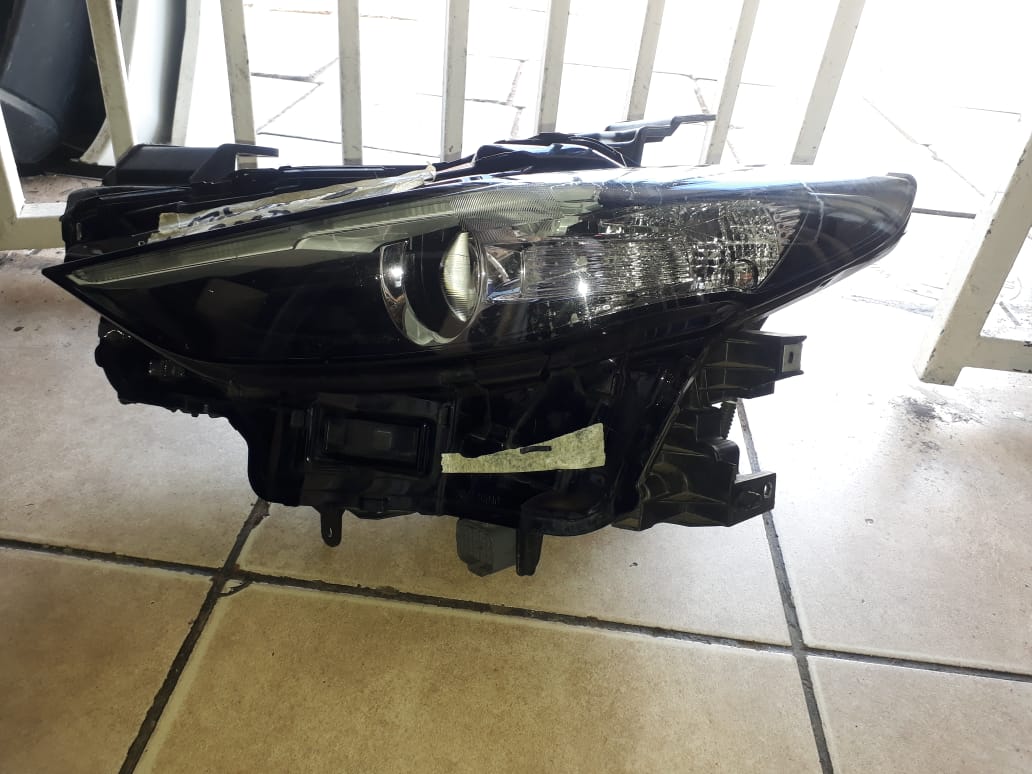 MAZDA 3 LEFT SIDE 2020 Fourth generation (BP) HeadLight  Spares Stripping MAZDA 3 LEFT SIDE 2020 Fourth generation (BP) HeadLight  Spares Stripping