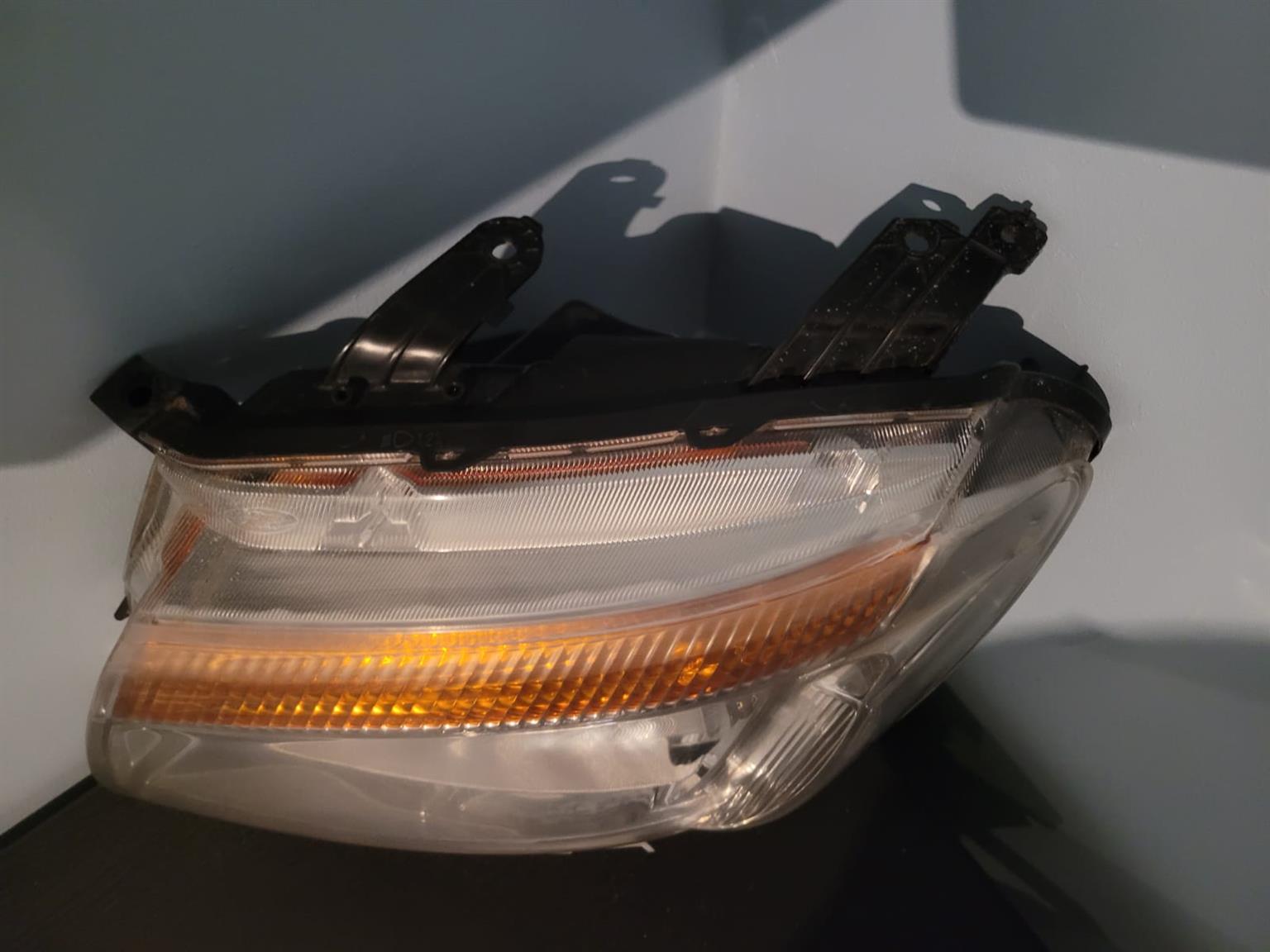 T6 Ford Ranger LEFT Headlight - Private Seller T6 Ford Ranger LEFT Headlight - Private Seller