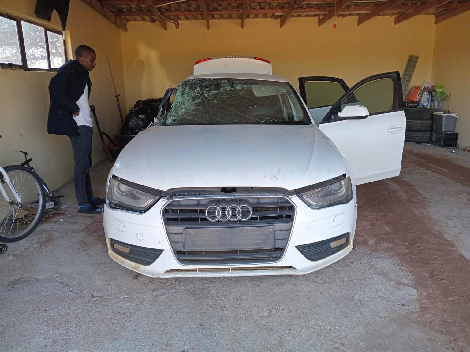 AUDI A4 TFSi 1.8 88kw 2012, SEDAN (CLOSE TOP) - Private Seller AUDI A4 TFSi 1.8 88kw 2012, SEDAN (CLOSE TOP) - Private Seller