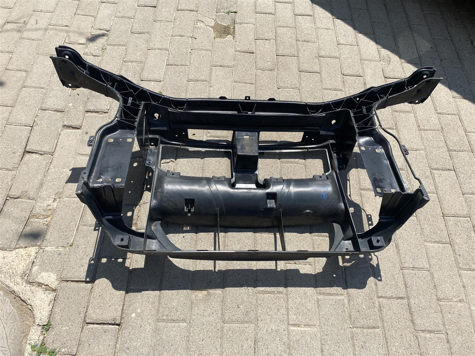 2010 BMW 3 SERIES E90 RADIATOR CRADLE FOR SALE. OEM IN EXCELLENT CONDITION