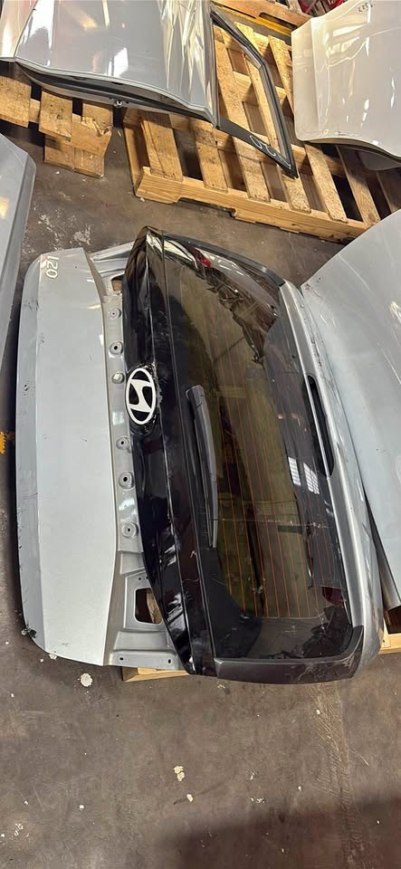 HYUNDAI I20 facelift tailgate doors boot taillight - Private Seller HYUNDAI I20 facelift tailgate doors boot taillight - Private Seller