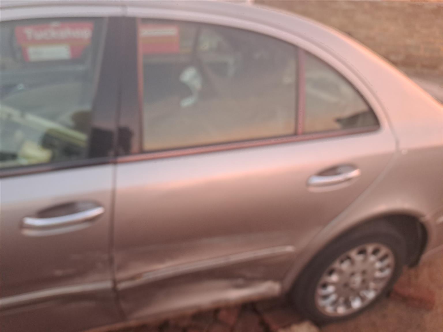 E-Class W211 left damaged doors for Prefaced - Private Seller