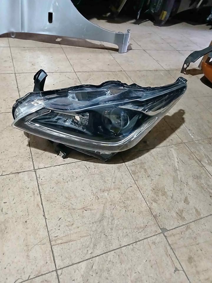 Toyota startlet headlight - Private Seller Toyota startlet headlight - Private Seller