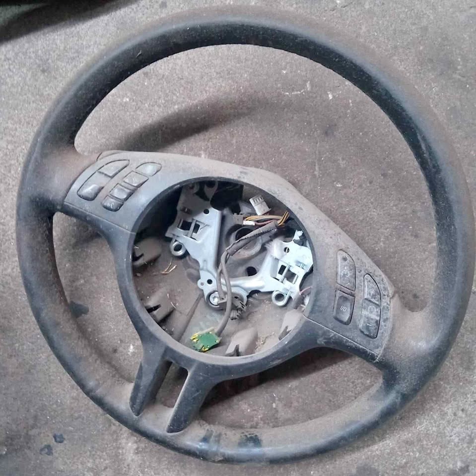 Bmw 318ti e46 steering wheel - Private Seller Bmw 318ti e46 steering wheel - Private Seller