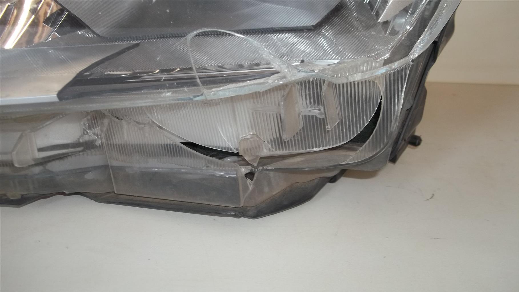 Isuzu D-Max (Left) Headlight - Private Seller Isuzu D-Max (Left) Headlight - Private Seller