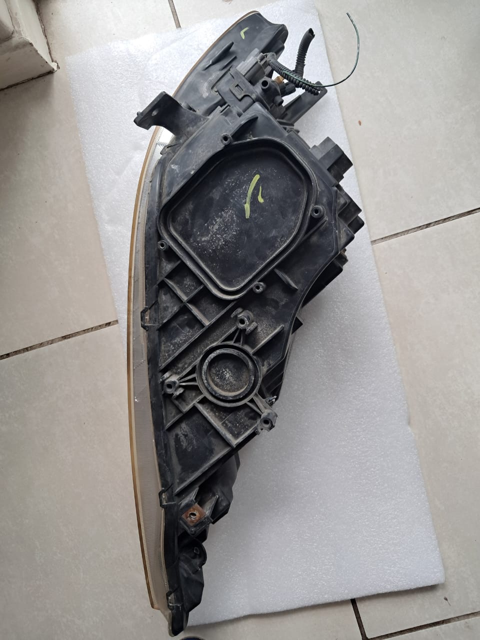 Honda FRV headlight - Private Seller Honda FRV headlight - Private Seller