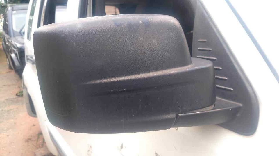 Jeep Cherokee RHS door mirror - Private Seller Jeep Cherokee RHS door mirror - Private Seller