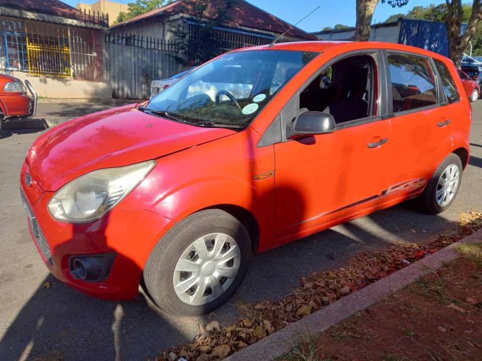 2014 FORD FIGO HATCHBACK, ENG 1.4 PETROL, MANUAL TRANSMISSION, RED COLOR, MILEAGE K