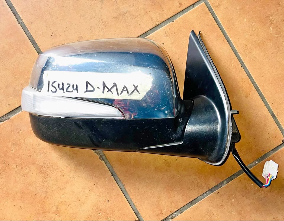 Isuzu D-Max side mirror - Private Seller Isuzu D-Max side mirror - Private Seller