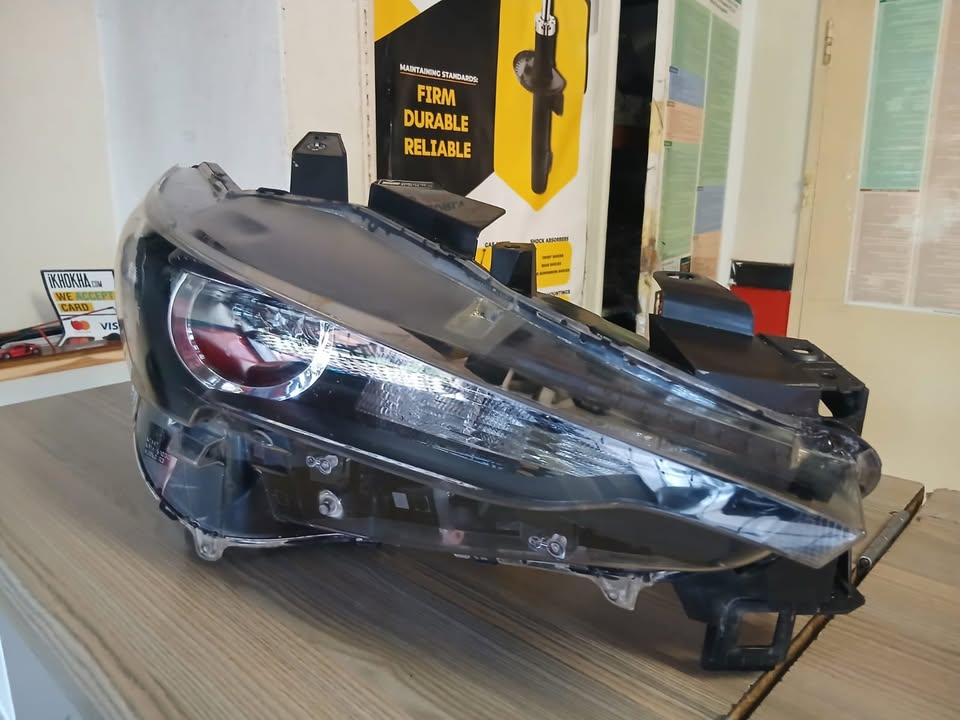 MAZDA HEADLIGHT 2019(CX-5) RIGHT SIDE - Private Seller MAZDA HEADLIGHT 2019(CX-5) RIGHT SIDE - Private Seller