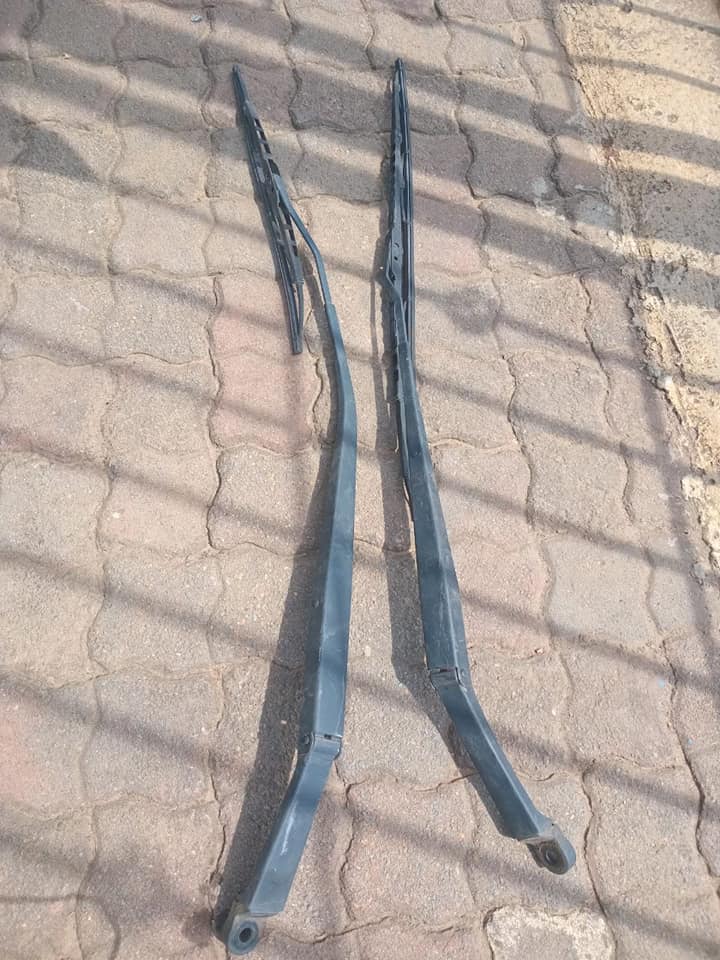 2010 Kia Sportage 2.0 Auto Wiper Arms For Sale Now - Private Seller