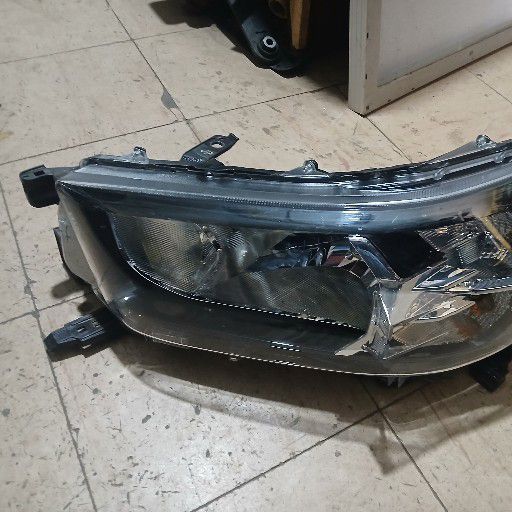 Toyota hilux gd6 headlight - Private Seller Toyota hilux gd6 headlight - Private Seller