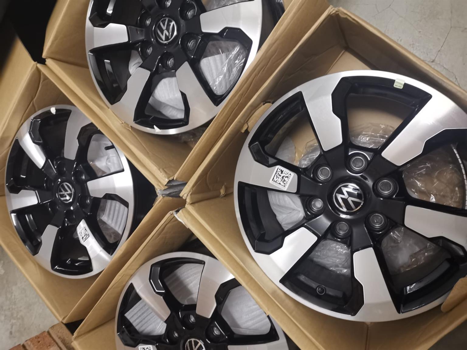 18" VW Amarok latest original mags (6x139,7pcd) new set for , - Private Seller 18" VW Amarok latest original mags (6x139,7pcd) new set for , - Private Seller