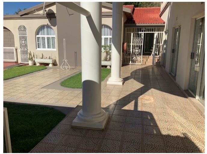 House For Sale in Meredale