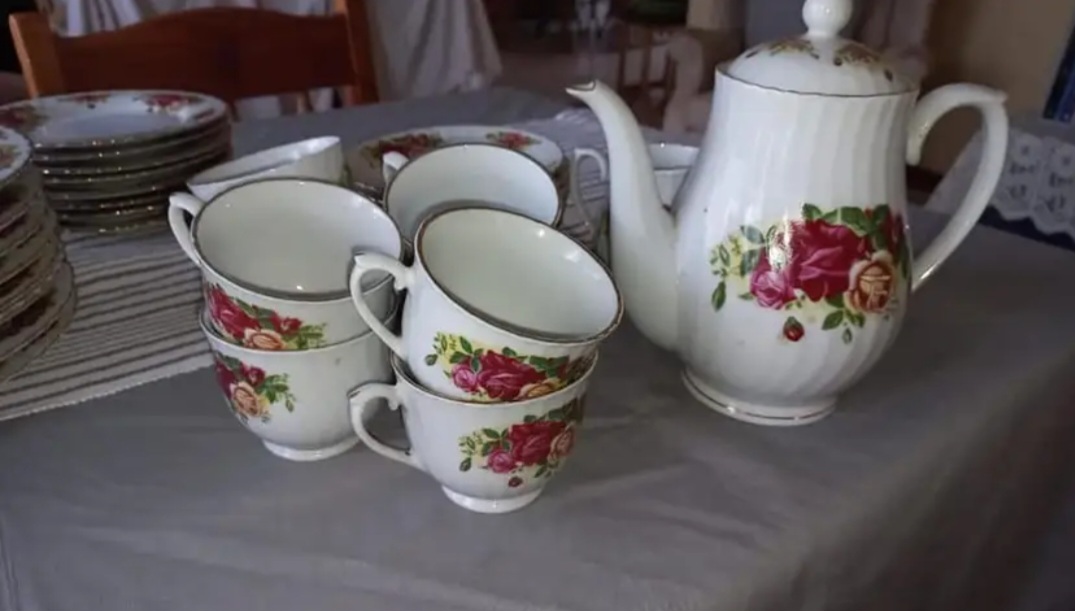 ENGLISH ROSE TEA SET ENGLISH ROSE TEA SET