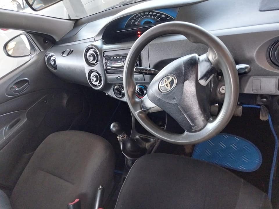 2016 TOYOTA ETIOS 1.5 HATCH BACK 85 000KM MANUEL PETROL