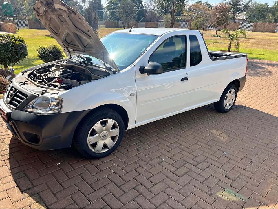 2021 Nissan Np200 1.6i with 76 000 on the clock fsh with spare key