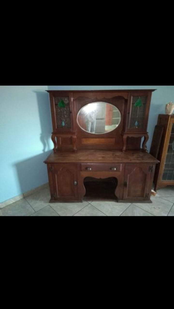 antique style buffet table