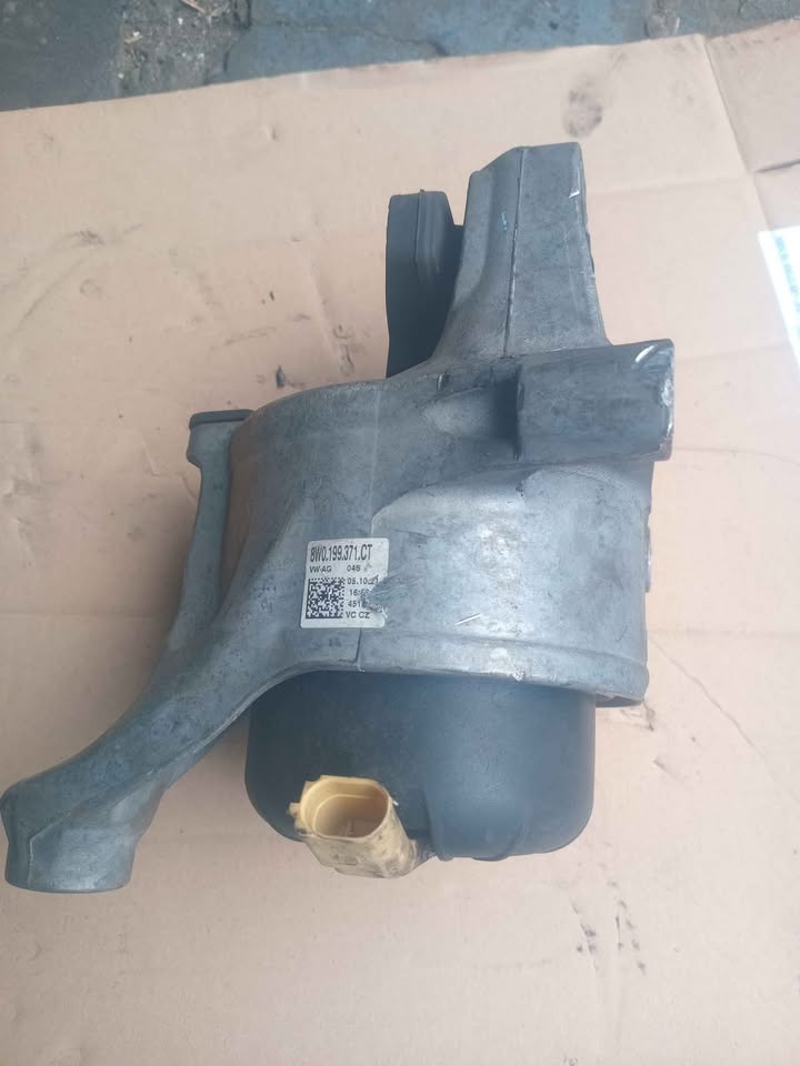 8w0199371bd 2.0 tfsi Audi A4  engine mounting - Private Seller