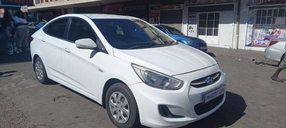 2015 HYUNDAI ACCENT 1.6 PETROL MANUAL TRANSMISSION, WHITE COLOUR, MILEAGE 97000KM
