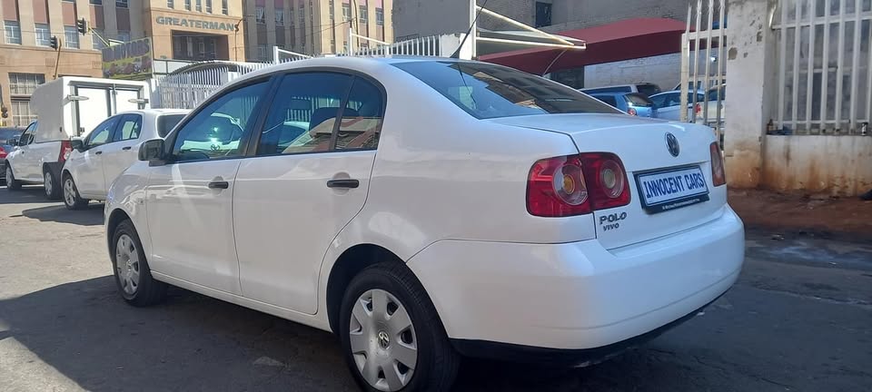 USED 2012 VW POLO VIVO SEDAN, 1.4 AUTOMATIC, WHITE COLOUR, 106000KM