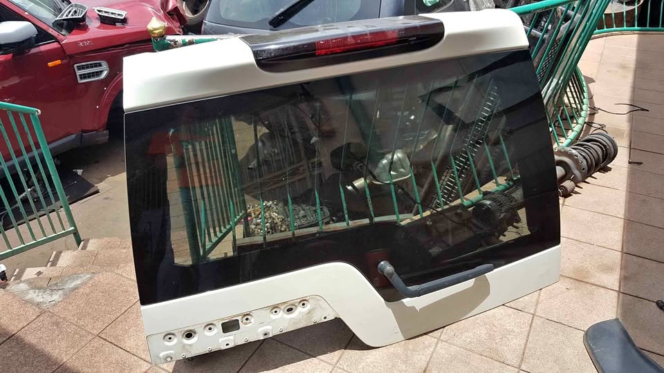 Discovery 4 Tailgate AUTO EZI - Private Seller Discovery 4 Tailgate AUTO EZI - Private Seller
