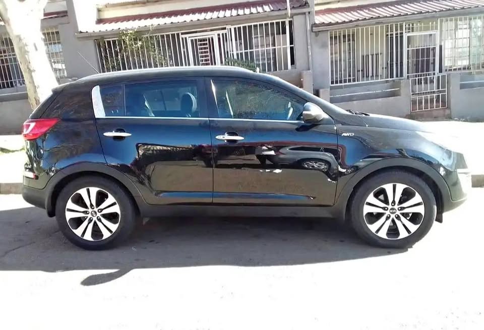 2012 KIA SPORTAGE 2.0 AUTOMATIC  4X4 AUTOMATIC TRANSMISSION IN EXCELLENT CONDITION  SUN ROOF
