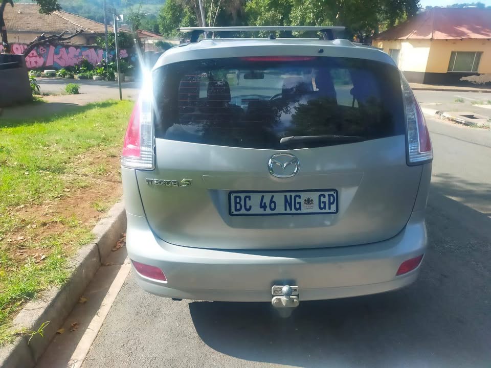 2011 Mazda 5, 7seater 2.0 Petrol, Manual, Silver Color, Mileage