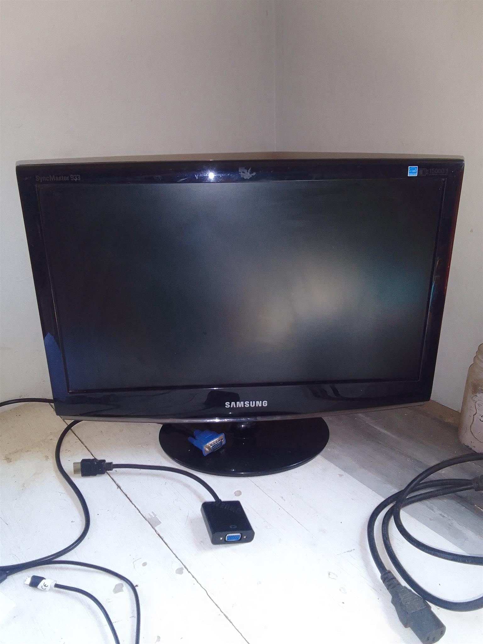 Samsung monitor for sale with HDMI converter Samsung monitor for sale with HDMI converter