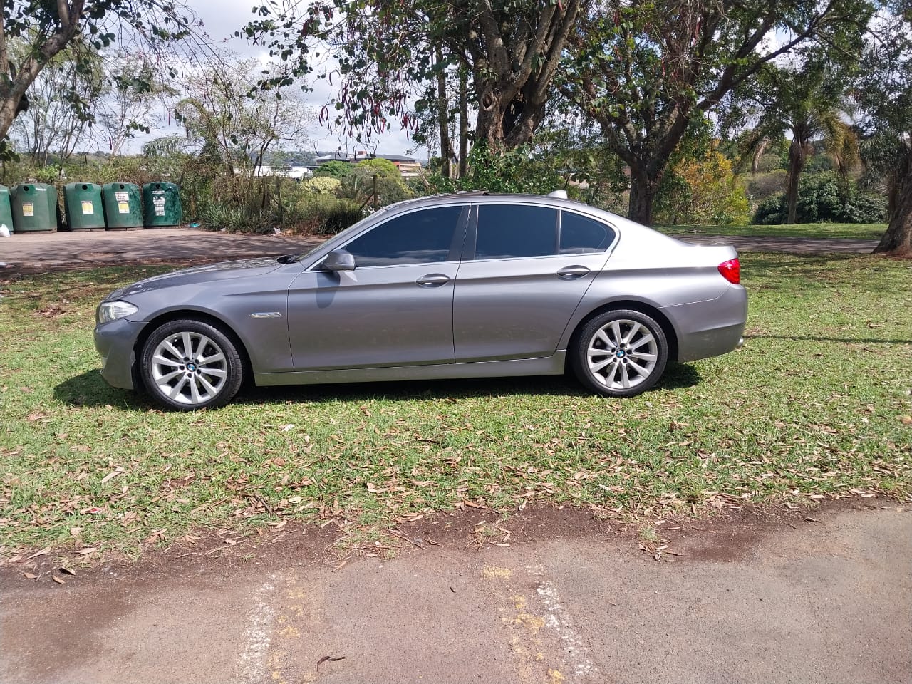 AUTOMATIC 2011 BMW 520d, F10, EXCLUSIVE PACK, with SUNROOF.