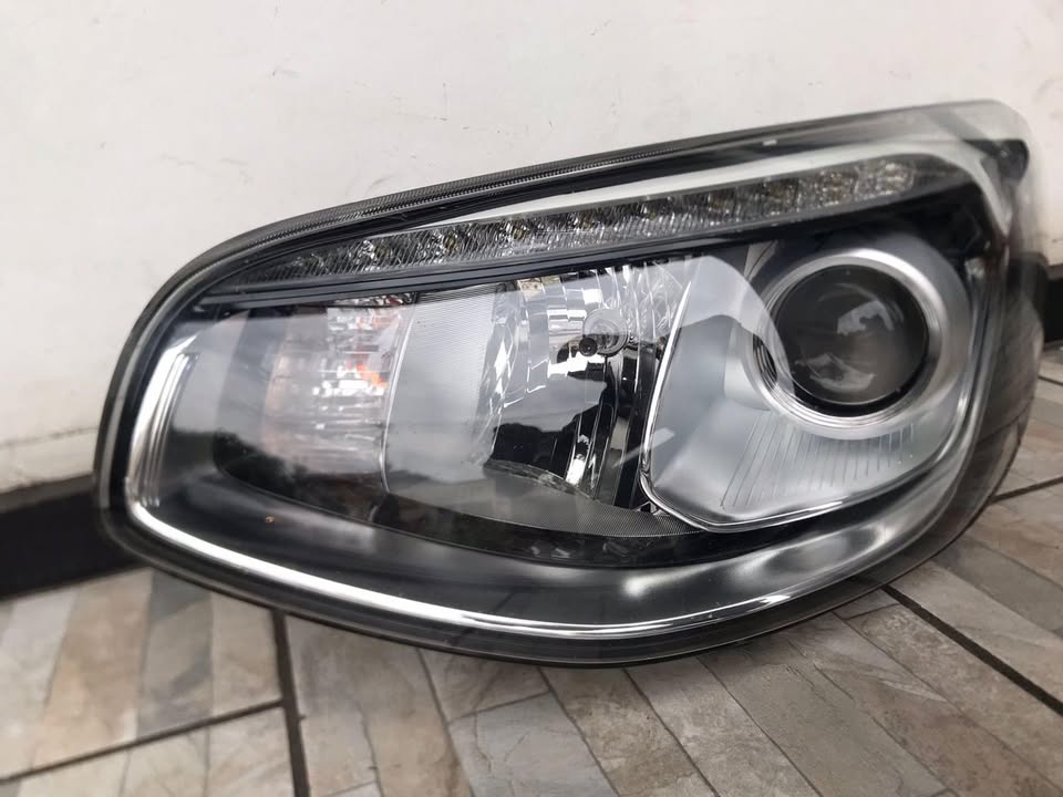 Kia Soul headlight - Private Seller