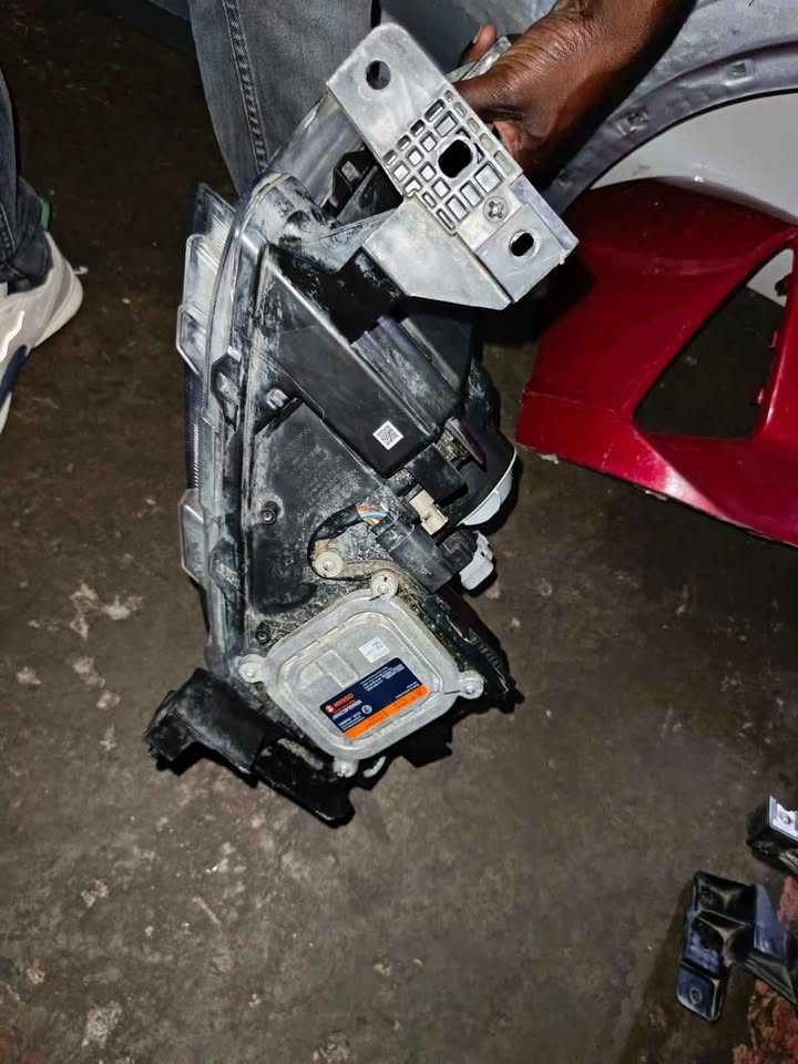 2018 FORD EVEREST HEADLIGHTS - Private Seller