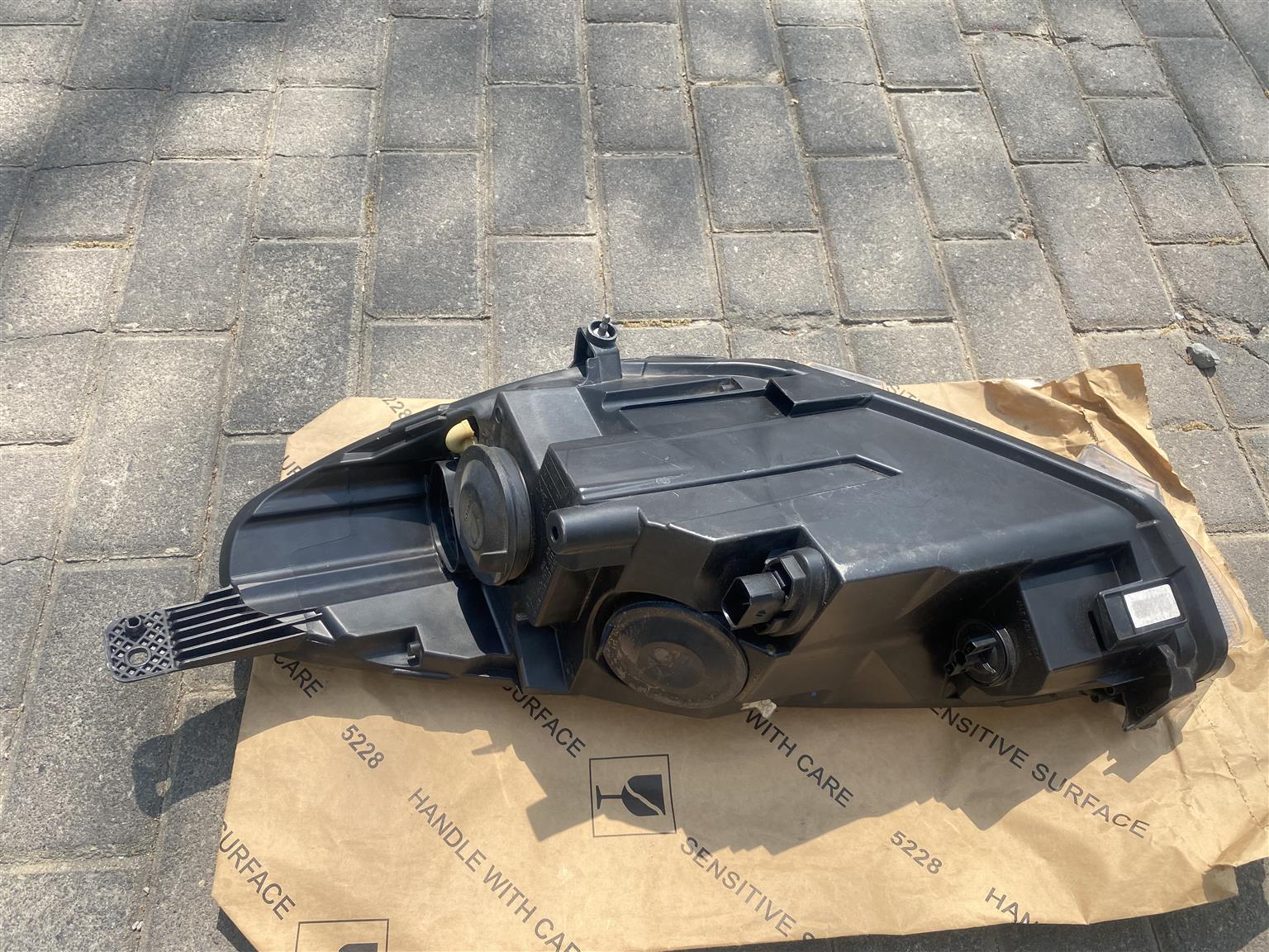 2020 FORD FIESTA HEADLIGHT RIGHT SIDE FOR SALE. IN EXCELLENT CONDITION - Private Seller 2020 FORD FIESTA HEADLIGHT RIGHT SIDE FOR SALE. IN EXCELLENT CONDITION - Private Seller