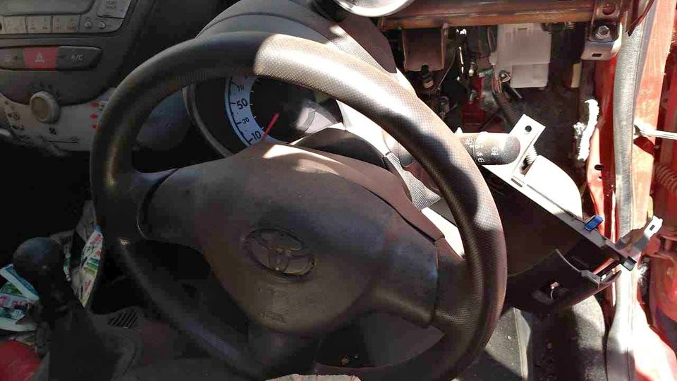 Toyota Aygo steering wheel - Private Seller Toyota Aygo steering wheel - Private Seller