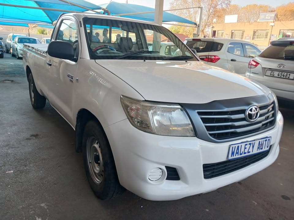 2010 TOYOTA HILUX 2.5 D4D S/C 4X2 Transmission: Manual Mileage: 175000km Fueltype: Diesel White
