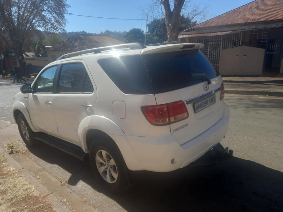 2009 TOYOTA FORTUNER 3.0 D4D DIESEL, MANUAL 4X4, WHITE COLOR, MILEAGE 90000KM