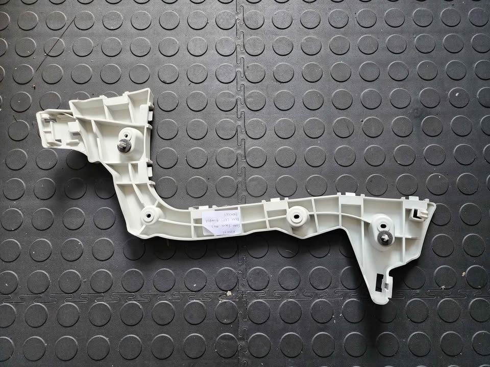 FORD FOCUS MK3 REAR LEFT BUMPER BRACKET - OEM