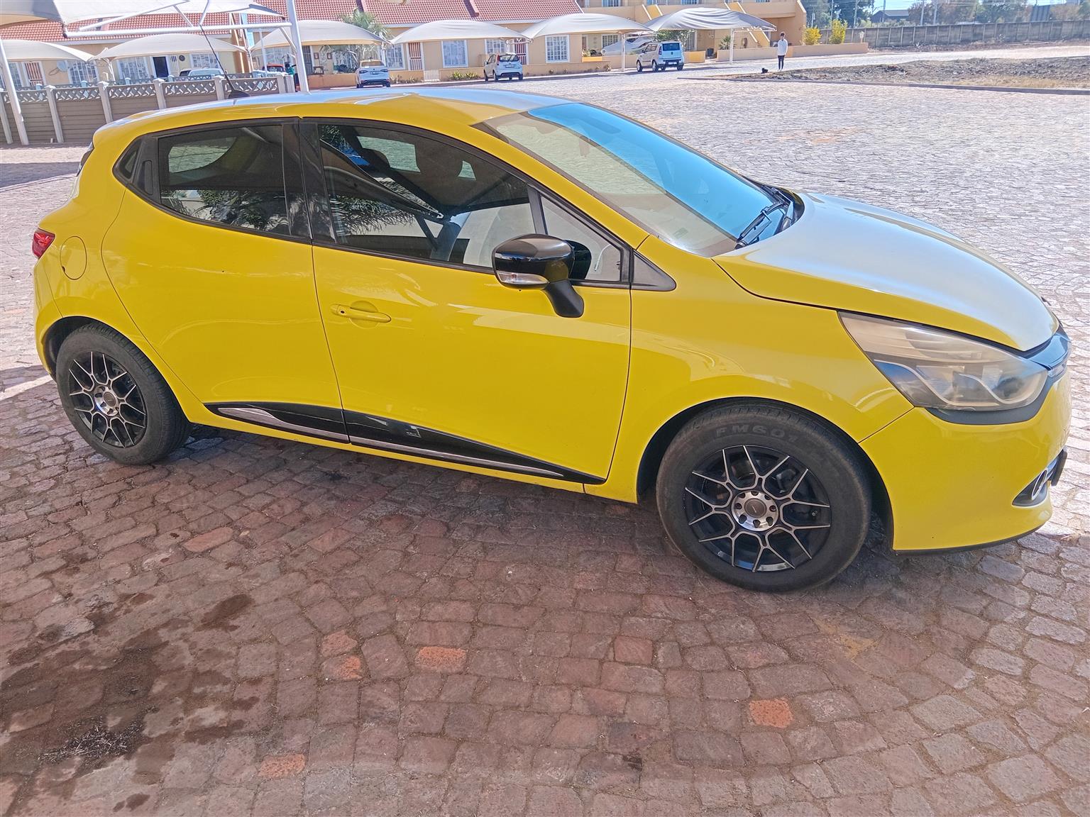 Good day I have a Renault Clio 2013 dynamic for sale Cruise control touch screen
