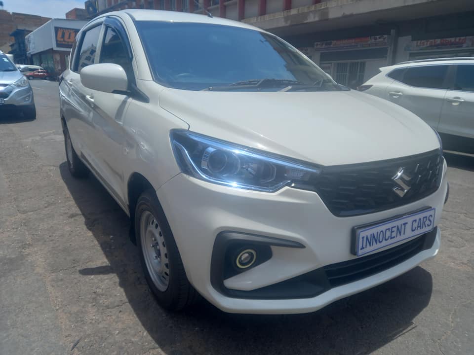 2023 SUZUKI ERTIGA 1.5 PETROL, MANUAL TRANSMISSION, WHITE COLOUR, MILEAGE 6000KM