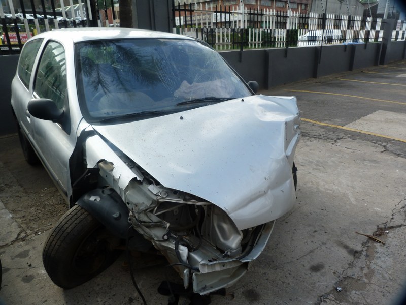 Renault Clio II 16V Manual Silver 2008 STRIPPING FOR SPARES - Private Seller Renault Clio II 16V Manual Silver 2008 STRIPPING FOR SPARES - Private Seller