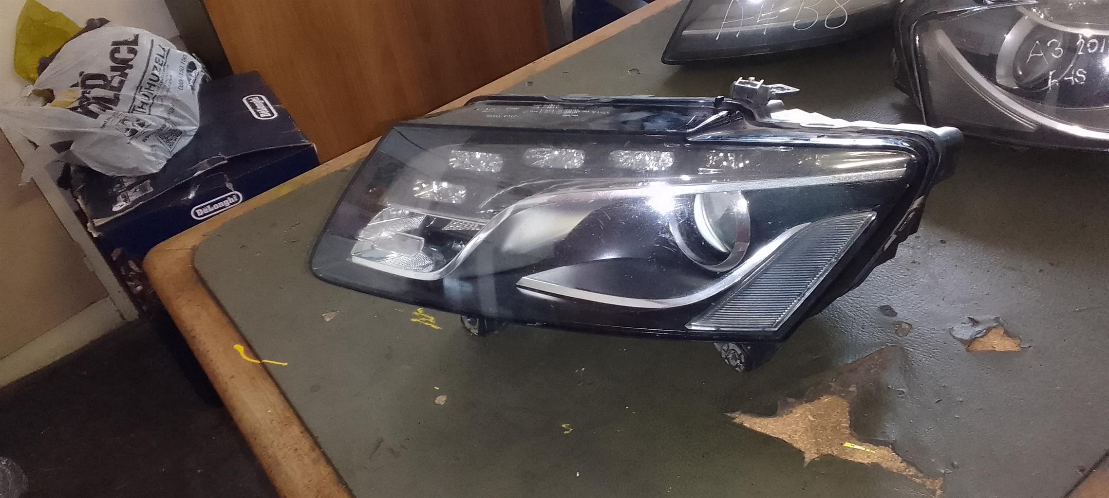 Audi Q5 Headlight for SALE - Private Seller Audi Q5 Headlight for SALE - Private Seller