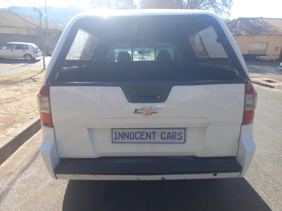 USED 2018 CHEVROLET UTILITY BAKKIE 1.4 ENGINE PETROL, MANUAL, WHITE COLOR