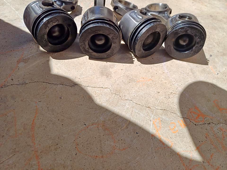 Ford ranger 2.2 (standard) piston and conrod - Private Seller