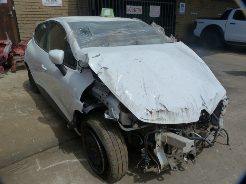 Renault Clio IV 900 TCe Authentique Manual White - 2018 STRIPPING FOR SPARES - Private Seller Renault Clio IV 900 TCe Authentique Manual White - 2018 STRIPPING FOR SPARES - Private Seller