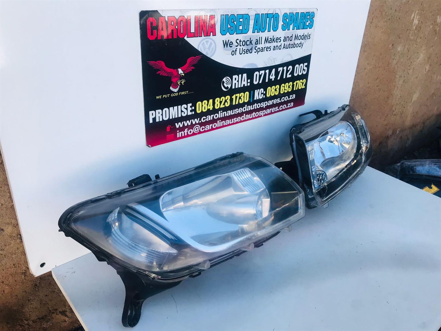 Renault Sandero left side headlight remaining - Private Seller Renault Sandero left side headlight remaining - Private Seller